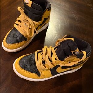 Nike Kids Black and Yellow Sneakers